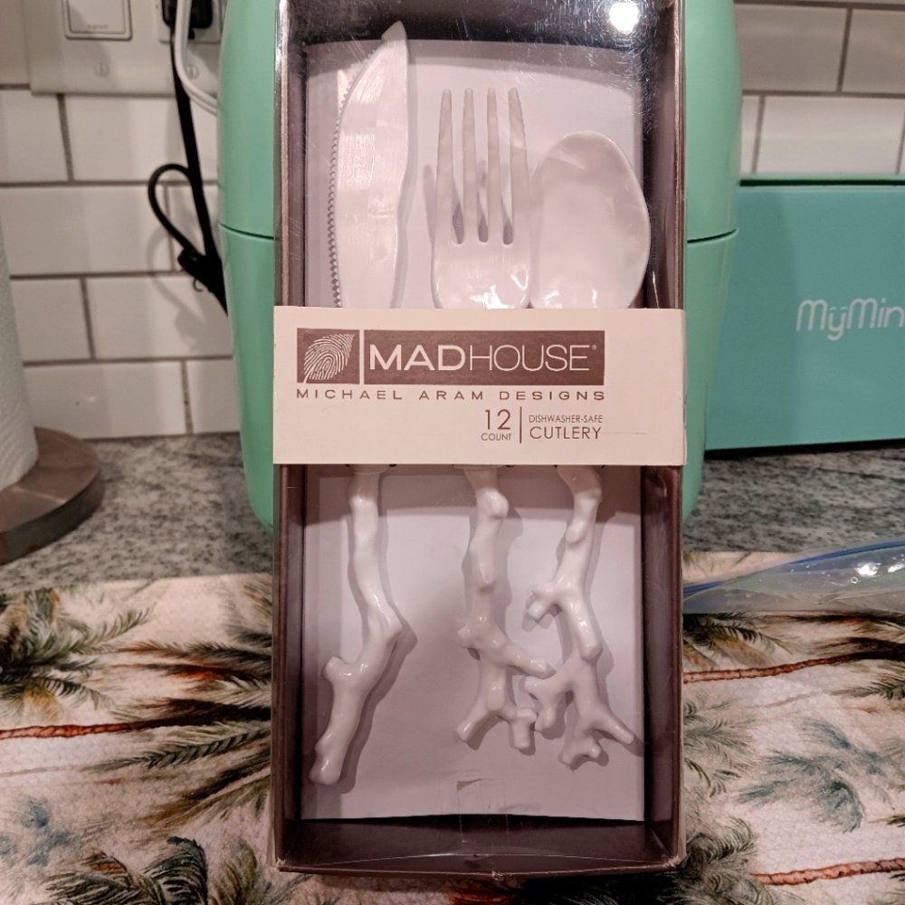 White Cutlery Set